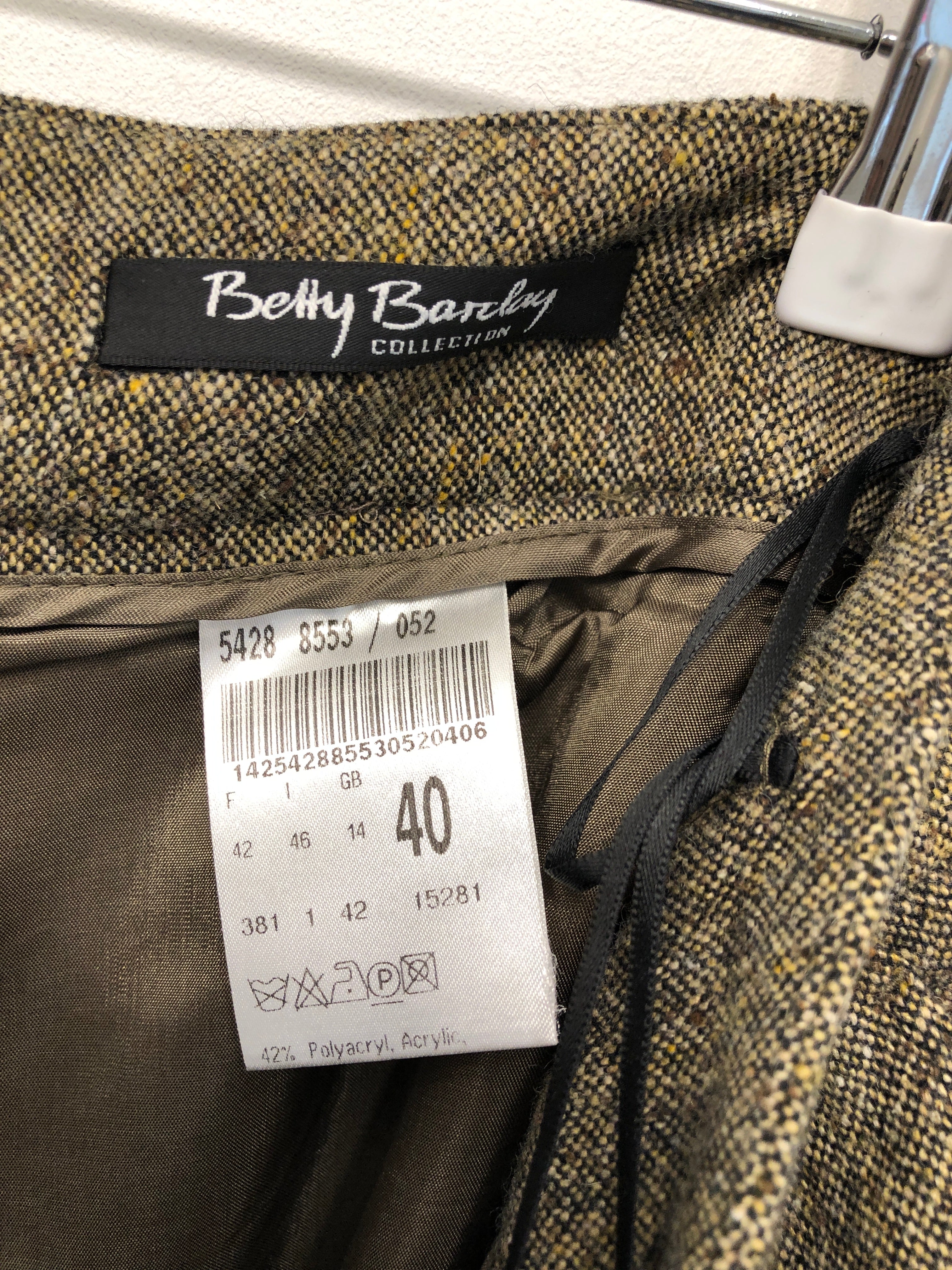 Betty Barclay Bukser